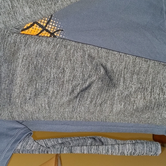 *BONUS BUY* Boys, small Champion long sleeve graphic tee and sweatpants. - Picture 4 of 4